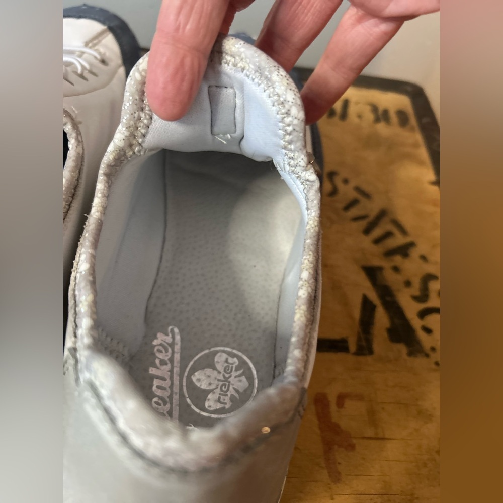 Rieker sneaker / like new - Picture 10 of 14